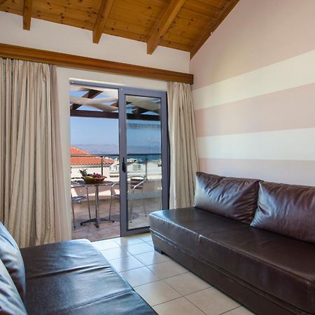 Isida Hotel Agia Marina 外观 照片