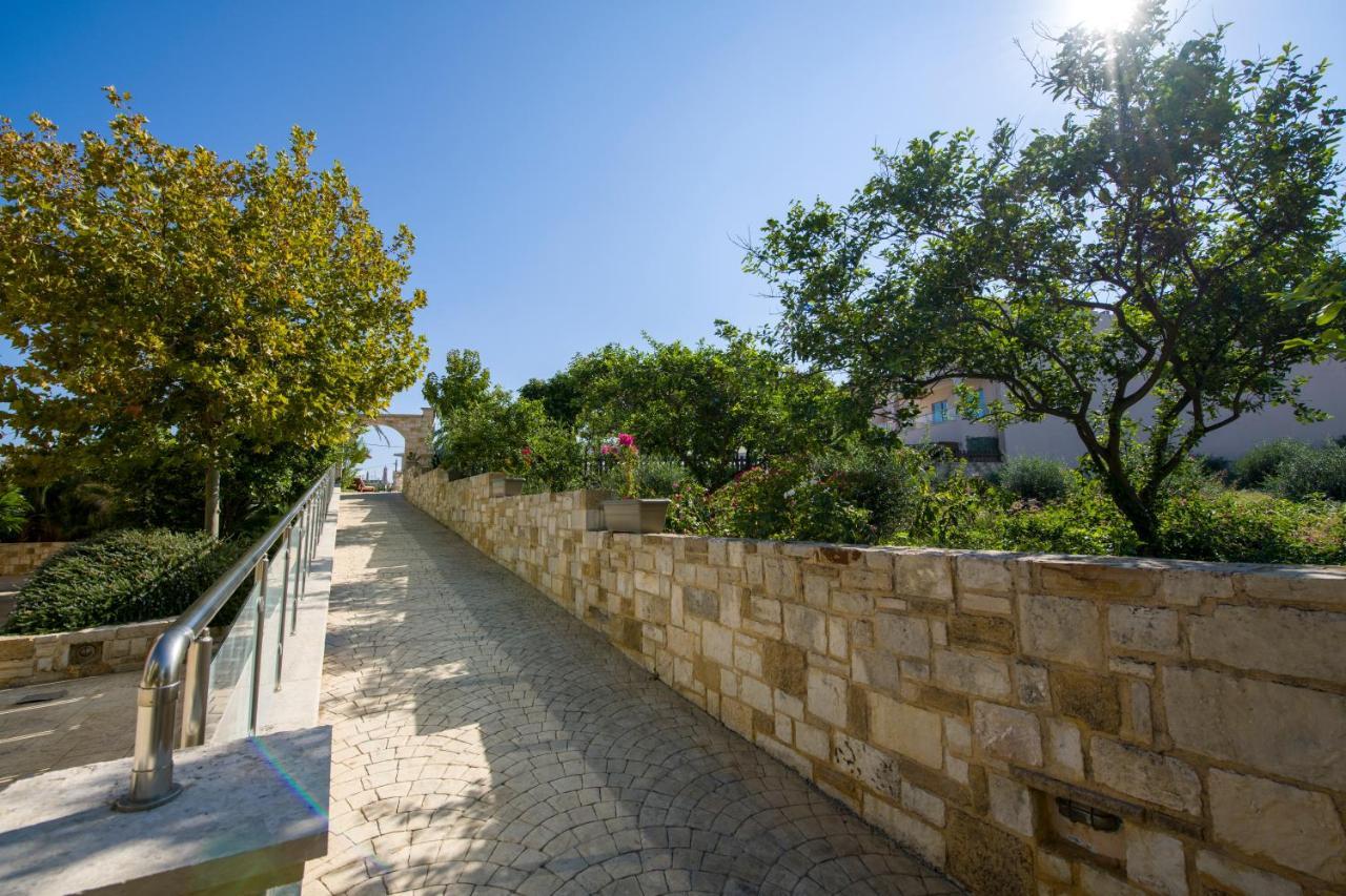 Isida Hotel Agia Marina 外观 照片