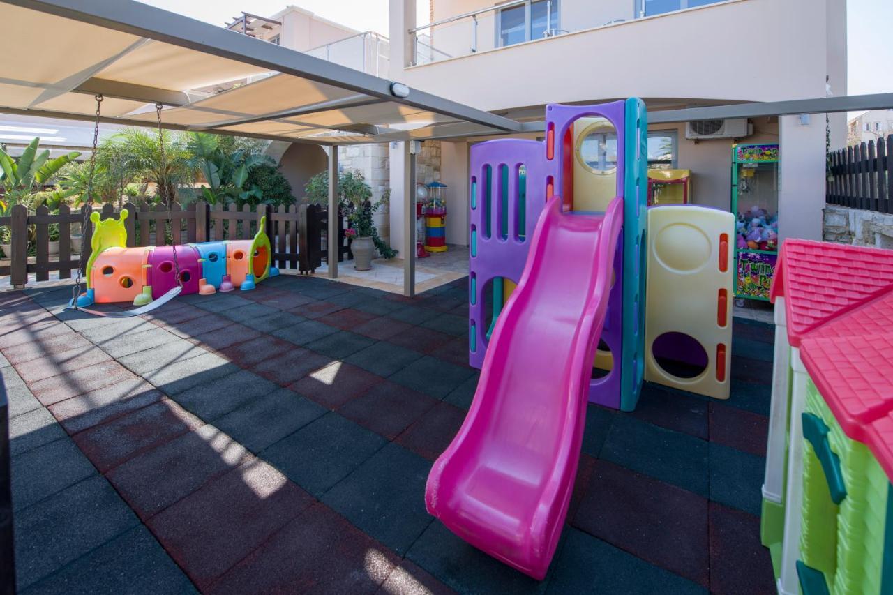 Isida Hotel Agia Marina 外观 照片