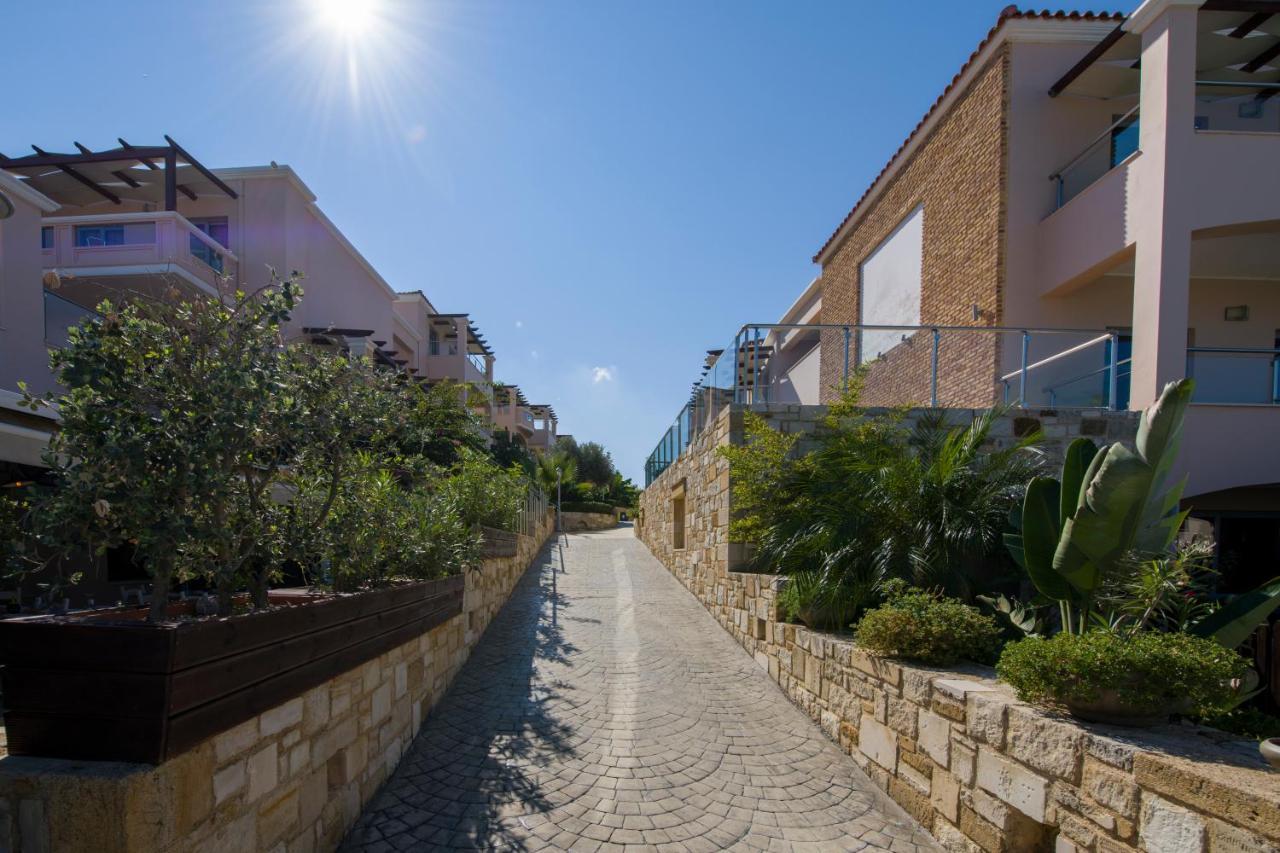 Isida Hotel Agia Marina 外观 照片