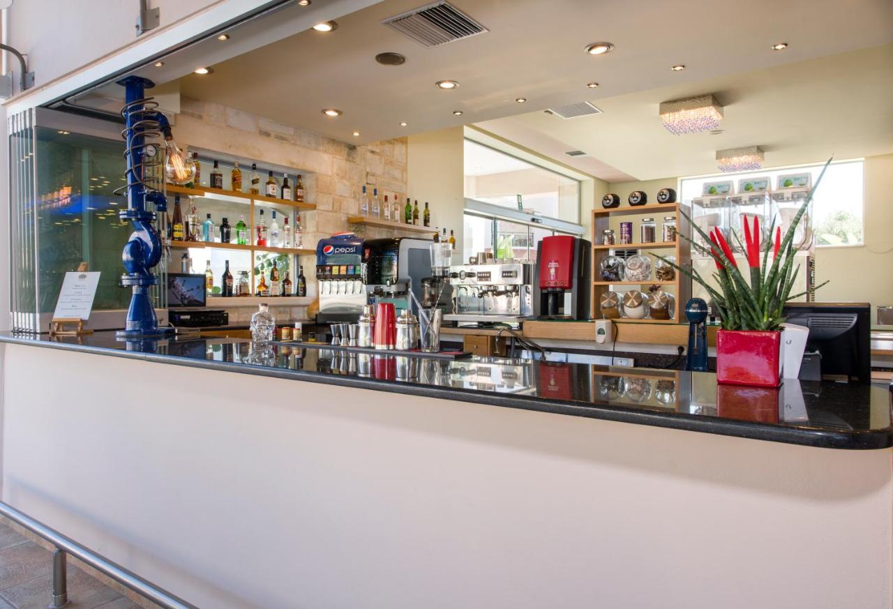 Isida Hotel Agia Marina 外观 照片