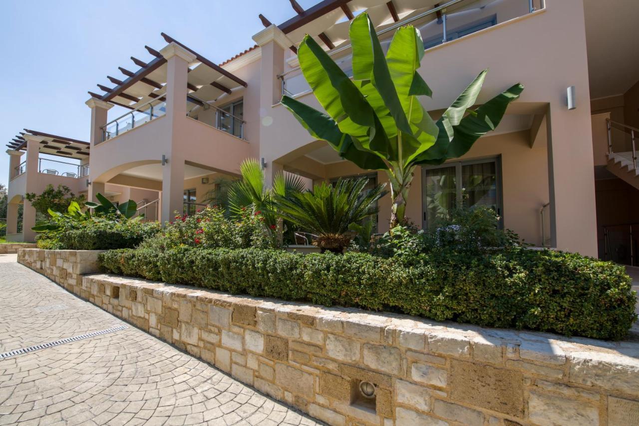 Isida Hotel Agia Marina 外观 照片