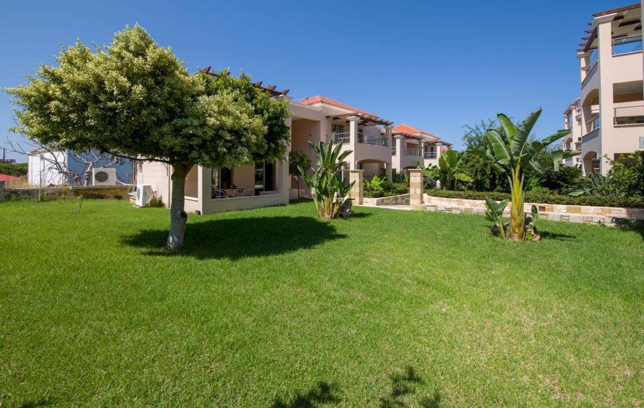 Isida Hotel Agia Marina 外观 照片