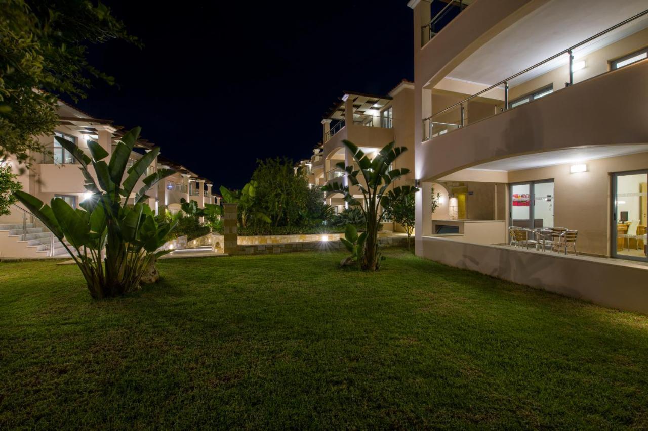 Isida Hotel Agia Marina 外观 照片