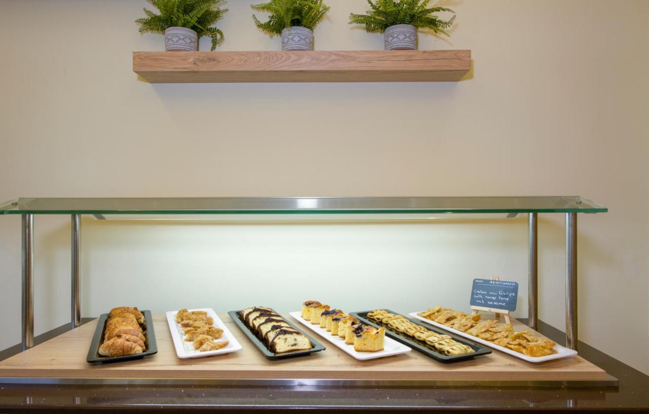 Isida Hotel Agia Marina 外观 照片