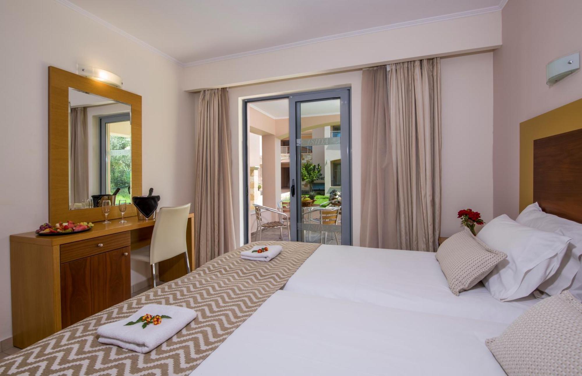 Isida Hotel Agia Marina 客房 照片